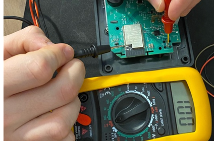 Voltage continuity between 10-pin interface and ESP32 UART pins displaying 100 ohms of resistance